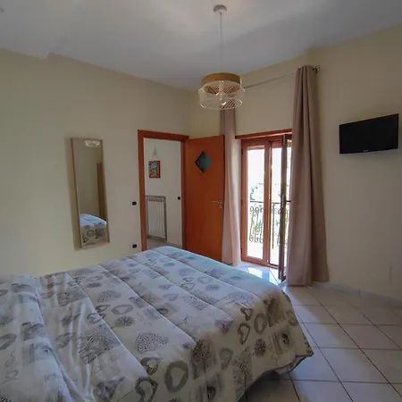 Bed & Breakfast Casa Mena *